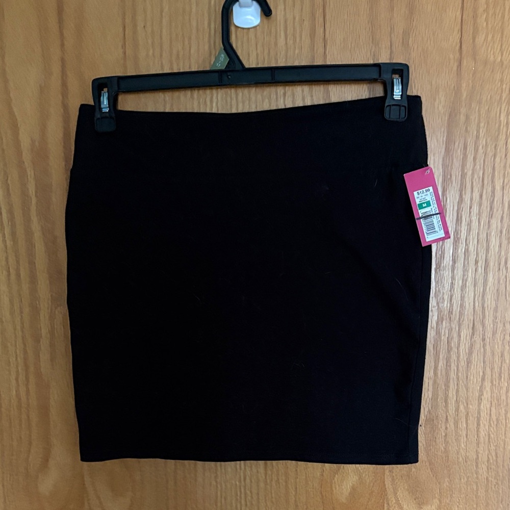 NWT Xhilaration Classic Black Women's Skirt Sz M